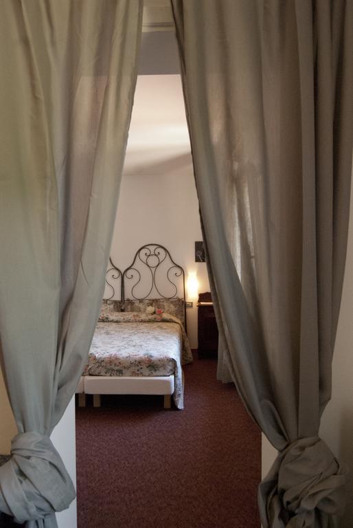 Hotel Mariano Gargnano Værelse billede