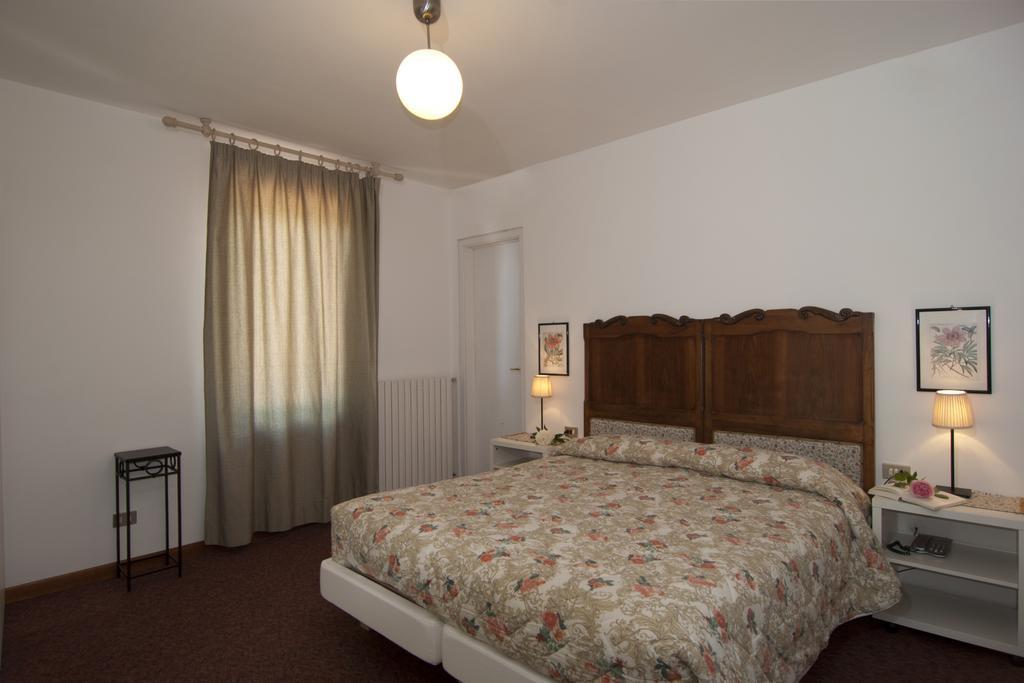 Hotel Mariano Gargnano Værelse billede